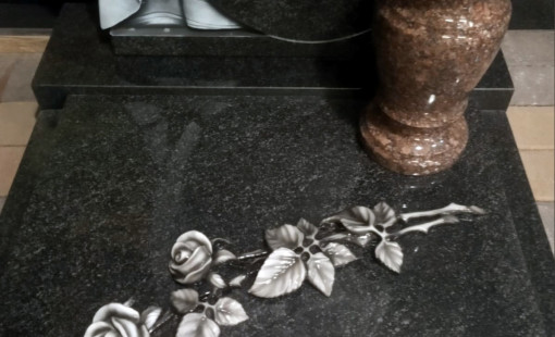 Розы в чёрно-белой тонировке